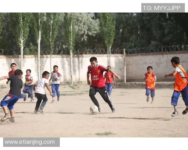 《足球之光:一个足球巨星之子如何在父亲的影子中找到自我》 《足球之光:一个足球巨星之子如何在父亲的影子中找到自我》