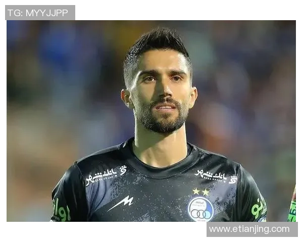 戴头巾的足球球星是谁他为何选择这一独特的标志性形象