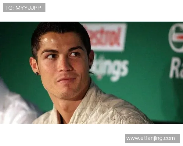 聚焦7号足球球星的辉煌成就与传奇人生轨迹解析 聚焦7号足球球星的辉煌成就与传奇人生轨迹解析